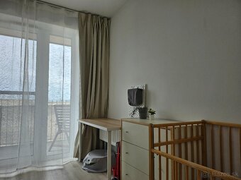 🏡 Na predaj: Moderný 3-izbový byt s balkónom a parkovaním – 