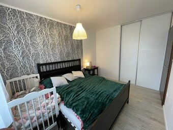 Ponúkame do prenájmu zariadený 2 izbový byt, ktorý sa nachád