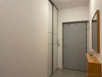 Ponúkame do prenájmu zariadený 2 izbový byt, ktorý sa nachád