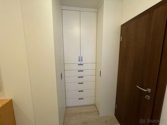 Ponúkame do prenájmu zariadený 2 izbový byt, ktorý sa nachád