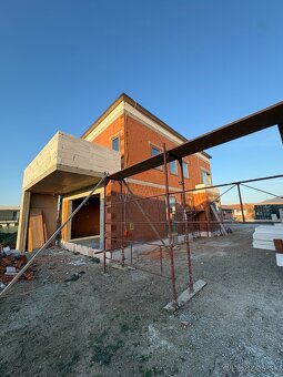 Ponúkame na predaj 5-izbový dvojpodlažný rodinný dom typ B s