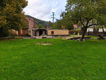 Predám pozemok s objektom po požiari. Vhodný na stavbu rodin