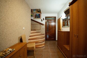BARBORA reality Vám ponúka na predaj 6-izbový rodinný dom si