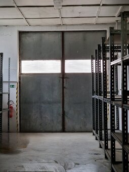 Ponúkame na prenájom halu v oplotenom areáli, vhodnú napr. a