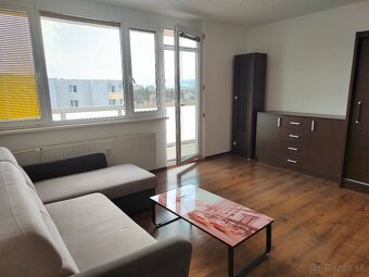 Prenajmem 1-izbový byt (garsónku) 32m2 s výťahom a priestran