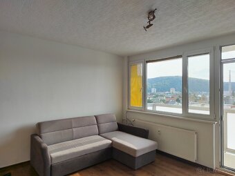 Prenajmem 1-izbový byt (garsónku) 32m2 s výťahom a priestran