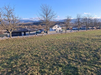 Ponúkame na predaj stavebný pozemok s výmerou 793 m² v obci 