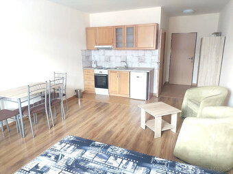 Ponúkame na predaj zrekonštruovanú garsónku o výmere 30 m2 s