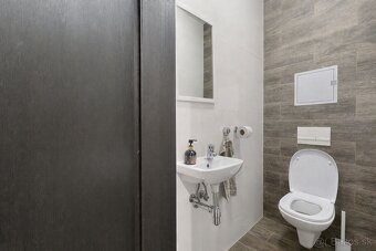Ponúkame na predaj priestranný 3-izbový byt nachádzajúci sa 