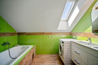 Ponúkame na predaj kvalitný, 10-ročný dvojpodlažný rodinný d