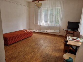 Predáme rodinný dom v obci Zliechov, s pozemkom o výmere 306