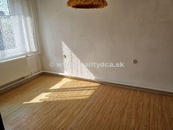 Predáme rodinný dom v obci Zliechov, s pozemkom o výmere 306