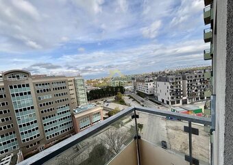 Ponúkame na predaj krásny, priestranný a moderne riešený zar