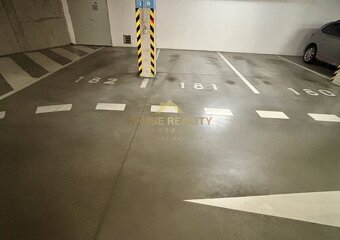 Ponúkame na predaj krásny, priestranný a moderne riešený zar