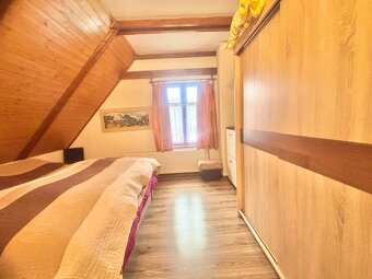 Ponúkame na predaj príjemný rodinný dom situovaný v tichej a