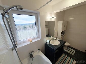 Ponúkam na prenájom príjemný, slnečný 2izbovy apartmán vo Vy