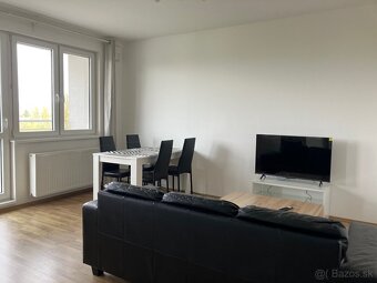 Ponúkame na prenájom 4-izbový byt s balkónom v Perle Ružinov