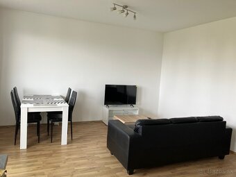 Ponúkame na prenájom 4-izbový byt s balkónom v Perle Ružinov