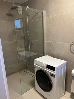 Ponúkame na prenájom luxusný, priestranný, 2 izbový byt s kr