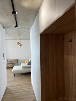 Ponúkame na prenájom luxusný, priestranný, 2 izbový byt s kr