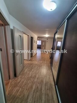 Predáme rodinný dom po čiastočnej rekonštrukcii v centre obc