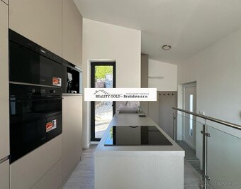 REALITY GOLD – Bratislava s.r.o. - ponúka na prenájom slnečn