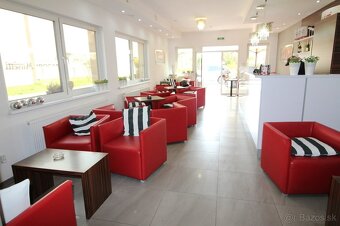Reality Alpia ponúka na PREDAJ ručnú autoumyváreň s kaviarňo