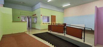 Výhradne u nás ponúkame na predaj komerčnú budovu v širšom c