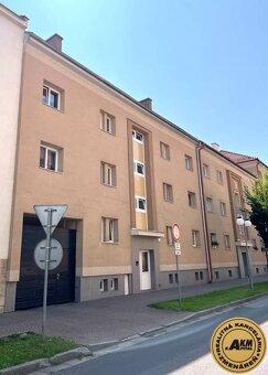 Exkluzívne na predaj 2-izbový tehlový byt v úplnom centre Zv