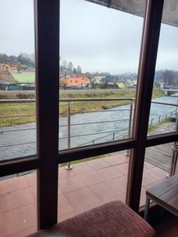 V centre mesta Brezna na námestí, / pre domácich - ulička ku