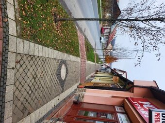 V centre mesta Brezna na Rázusovej ulici Vám ponúkame budovu