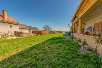 Ponúkame na predaj krásny rovinatý pozemok o výmere 1.255 m2