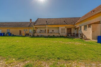 Ponúkame na predaj krásny rovinatý pozemok o výmere 1.255 m2