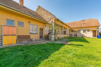 Ponúkame na predaj krásny rovinatý pozemok o výmere 1.255 m2