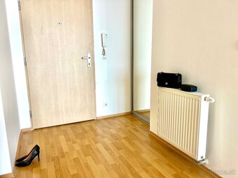na predaj luxusný, veľký 2 izbový, krásne presvetlený byt s 