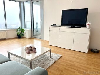 na predaj luxusný, veľký 2 izbový, krásne presvetlený byt s 