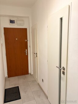 Ponúkam na prenájom zariadený 1,5-izbový byt s výmerou 40 m²