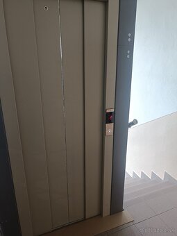 Predám čiastočne prerobený 3 izbový byt s klimatizáciou a te
