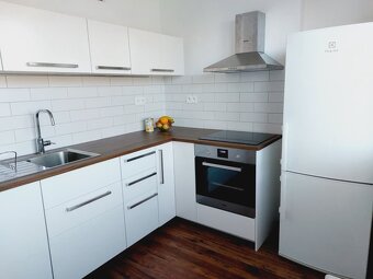 Prenajmem slnečný 2i byt o rozlohe 50m2 v lokalite BA-Ružino