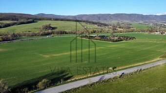 Ponúkame na predaj vlastný pozemok o výmere 1501 m², nachádz