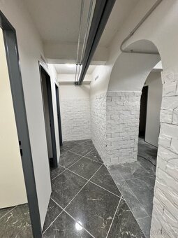 Predaj 2 izbového apartmánu, ktorý je situovaný priamo v cen