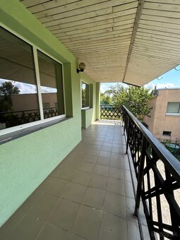 Ponúkam na predaj priestranný rodinný dom na slnečnom pozemk