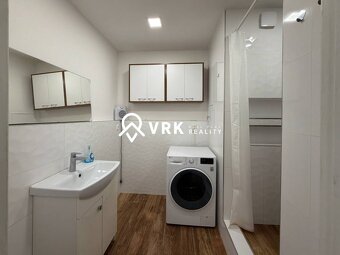 Ponúkame na predaj priestranný a moderne zrekonštruovaný byt