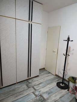 Dám do prenájmu 2 izbový byt vo výbornej lokalite na Komensk