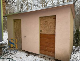 V rekreačnej oblasti Dlhá nad Váhom, priamo pri rieke, ponúk