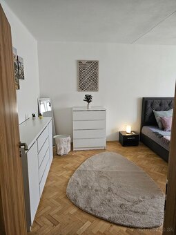 Menšiny prosím nevolať ❗
🔑 2-izbový byt s balkónom – centrum