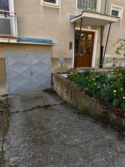 Ponúkame na predaj priestranný a vzdušný 2-izbový byt v širš