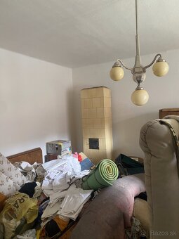 Ponúkame na predaj rodinný dom s garážou v obci Jasov. Dom j