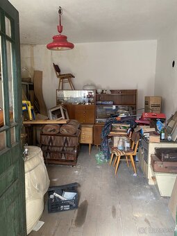 Ponúkame na predaj rodinný dom s garážou v obci Jasov. Dom j