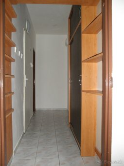 Ponúkam do prenájmu 1 izbový byt na 2. poschodí, 33 m2 v Pop